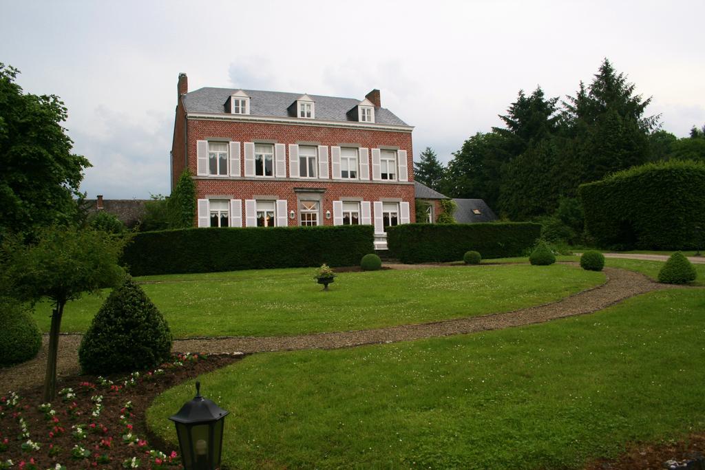 La Regie De Franc-Waret Villa Luaran gambar